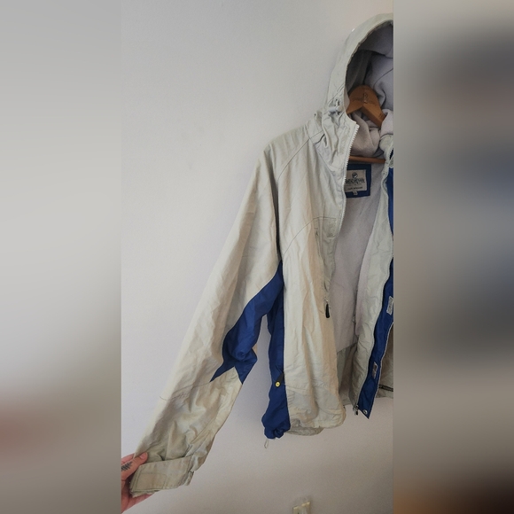 WindRiver Waterproof Windbreaker/raincoat - Picture 6 of 10